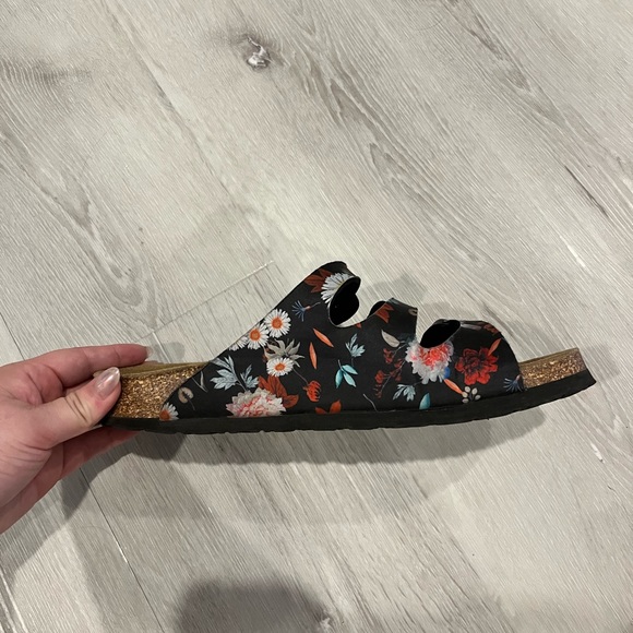 Floral Sandals. - Picture 3 of 3